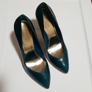 High heel pumps